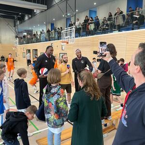 Harlem Globetrotters besuchen U12-Turnier in Dresden #4