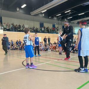 Harlem Globetrotters besuchen U12-Turnier in Dresden #6