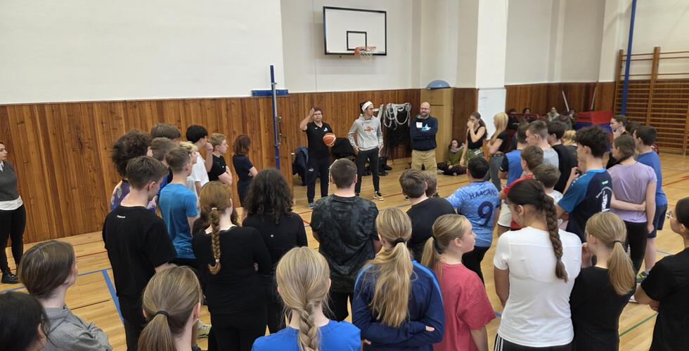 Školní akční den na ZŠ Stříbrnická a Gymnasium LEO 2025