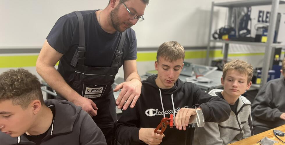 12.11.2025 - jednodenní exkurze do firem