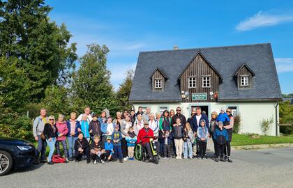 Tschechische Touristengruppe besuchte die „Tage des Historischen Handwerks“ in Seiffen