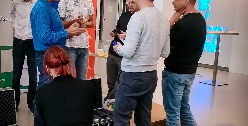 Špičkové laboratoře nejsou jen pro vědce. Firmám jsme v Lipo.ink ukázali, jak je využít