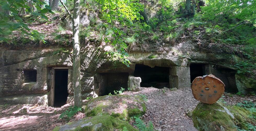 Život v pískovci - Zaniklá obce Holičky | Copyright: Geopark Ralsko o.p.s.