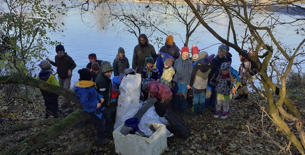 Aufräumarbeiten auf der Rabeninsel bei Lovosice