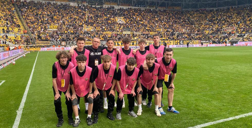Děčín als Balljungs bei den Profis von Dynamo Dresden
