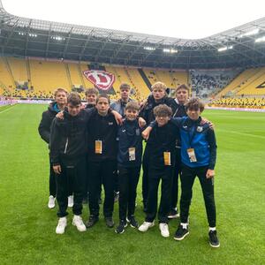 Mladí hráči z Ústí nad Labem jako sběrači míčů na derby profesionálů Dynama #2