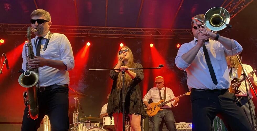FOLK-ROCK MUSIK Festival in den Bergen 2025