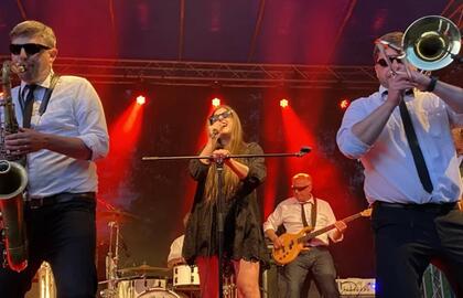FOLK-ROCK MUSIK Festival in den Bergen 2025