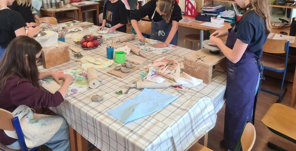 SCHKOLA Oberland - Begegnung 4-6 (Gruppe Kreatives Kosmos- Keramik-Herstellung)