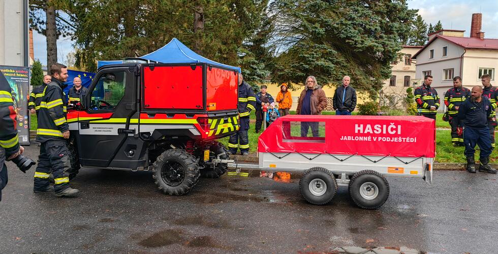 Feierliche Präsentation der angeschafften Feuerwehrtechnik für Partner und Gäste
