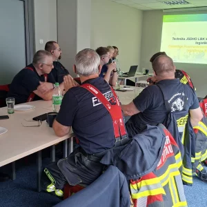 Feuerwehrleute aus Tschechien und Sachsen haben gemeinsam die Logistik für langfristige Einsätze bearbeitet #1 | Copyright: Hasičský záchranný sbor Libereckého kraje