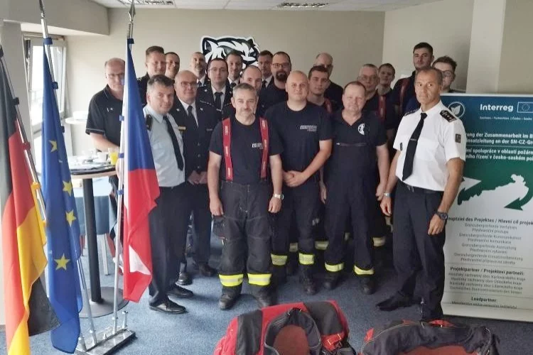 Feuerwehrleute aus Tschechien und Sachsen haben gemeinsam die Logistik für langfristige Einsätze bearbeitet | Copyright: Hasičský záchranný sbor Libereckého kraje