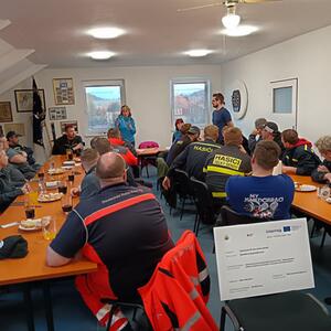 Gemeinsame Schulung zum Thema - Gemeinsame Feuerwehrterminologie, um die Sprachbarriere zwischen Feuerwehrleuten und Rettern abzubauen #1