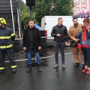 Öffentliche Veranstaltung mit einer Demonstration der Zusammenarbeit zwischen den Feuerwehrleuten von Velký Šenov und den Rettungskräften der DRK Sebnitz, einschließlich der feierlichen Übergabe des Q #1