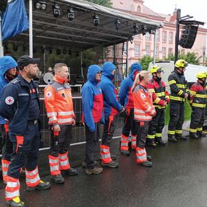 Öffentliche Veranstaltung mit einer Demonstration der Zusammenarbeit zwischen den Feuerwehrleuten von Velký Šenov und den Rettungskräften der DRK Sebnitz, einschließlich der feierlichen Übergabe des Q #3