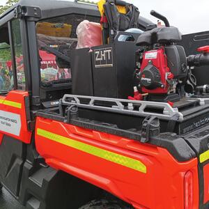 Öffentliche Veranstaltung mit einer Demonstration der Zusammenarbeit zwischen den Feuerwehrleuten von Velký Šenov und den Rettungskräften der DRK Sebnitz, einschließlich der feierlichen Übergabe des Q #5