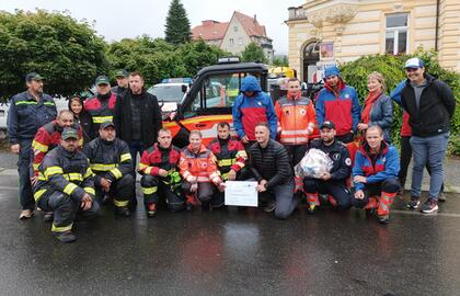 Öffentliche Veranstaltung mit einer Demonstration der Zusammenarbeit zwischen den Feuerwehrleuten von Velký Šenov und den Rettungskräften der DRK Sebnitz, einschließlich der feierlichen Übergabe des Q
