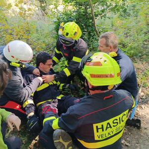 Gemeinsame Übung zum Thema Maßnahmen gegen Waldbrände einschließlich Fernwassertransport durch den Wald, unzugängliches Gelände #6