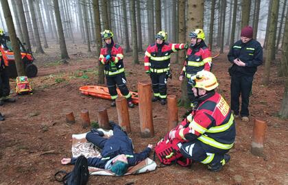Společné cvičení na téma „K záchraně osob včetně transportu z náročného terénu