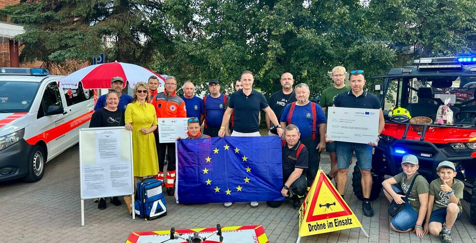 Ukázka spolupráce hasičů Velký Šenov a záchranářů DRK Sebnitz veřejnosti na Šenovských slavnostech