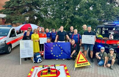 Ukázka spolupráce hasičů Velký Šenov a záchranářů DRK Sebnitz veřejnosti na Šenovských slavnostech