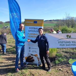 Společné zapuštění kořenů: 2 000 stromů pro region a přátelství #2