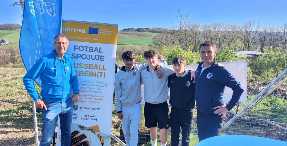 Společné zapuštění kořenů: 2 000 stromů pro region a přátelství