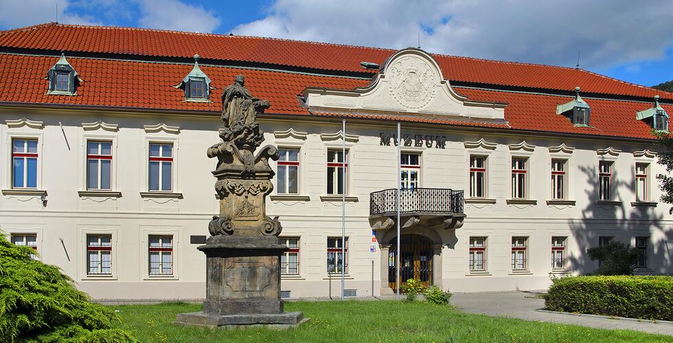 HRAČKY S CÍSAŘEM I BEZ CÍSAŘE - Dětství našich pradědečků a prababiček
