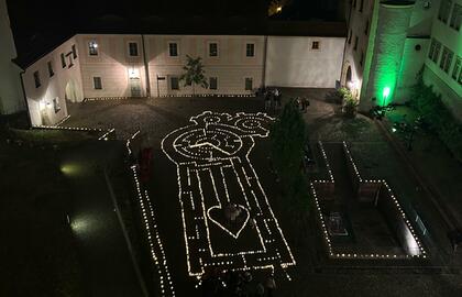 Lichterlabyrinth im Schlosshof