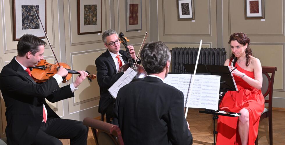 Riccio Quartet: „Čtyři s hobojem“ Tria a kvarteta pro hoboj a smyčcové nástroje, mj. od Wolfganga Amadé Mozarta, Antonína Dvořáka a Jeana Sibelia | Copyright: SMG