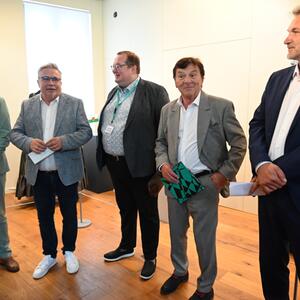 Originální filmové kostýmy ze studií Barrandov v Praze a z Barrandov Studios a Česká televize #3