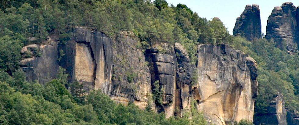 Feststellung von Gefährdungspotenzialen von Felsbereichen aufgrund zunehmender Waldbrände